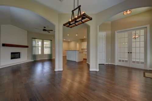 84 Briarwood Ln, Bellvue, TX 77418