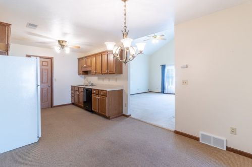 1084 Timberwood Dr, Beaver Falls PA 15010-1614 exterior