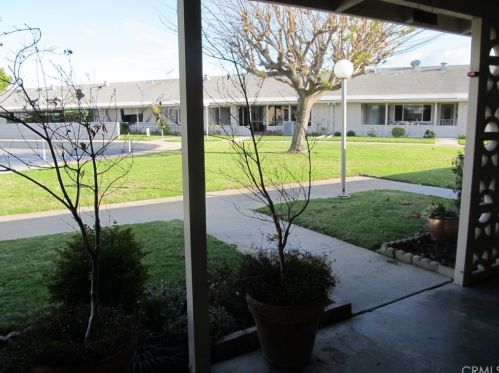 13061 Oak Hills Dr, Seal Beach, CA 90740-3291
