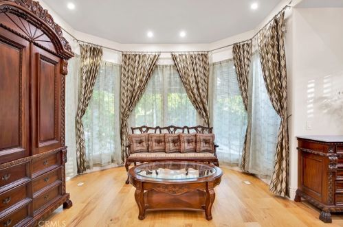 10026 Mattock Ave, Downey CA  90240-3529 exterior