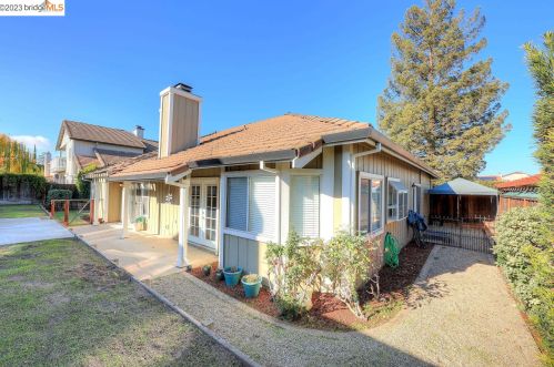 1579 Jasmine Cir, Oakley CA  94561-2652 exterior