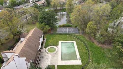 414 Cypress Rd, Hartford CT  06111-5617 exterior