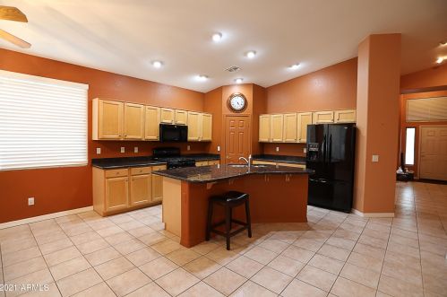 4300 Walnut Rd, Gilbert AZ  85298-8622 exterior