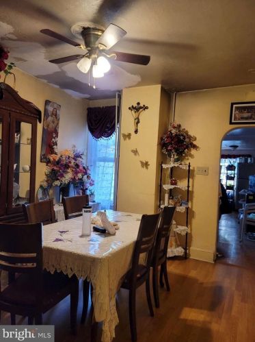 341 2nd St, Trenton, NJ 08611-2301