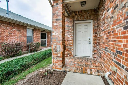 6405 Geneva Ln, Fort Worth, TX 76131-1230
