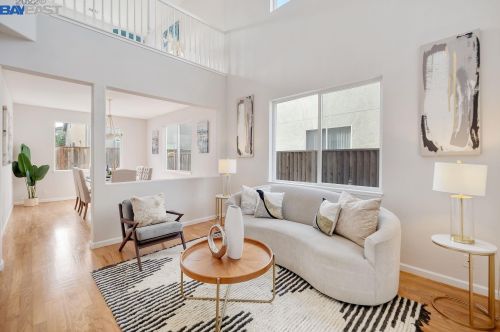 2328 Overlook Ct, San Leandro, CA 94579-2799
