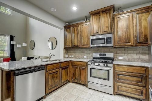 720 Greenville Ave, Richardson TX  75081-4112 exterior