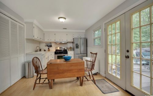 61 Bayonne Ave, Central Islip NY  11722-3429 exterior