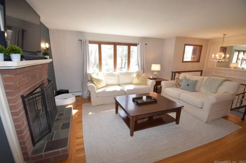 10 Chapman Rd, East Hampton CT  06424-1310 exterior