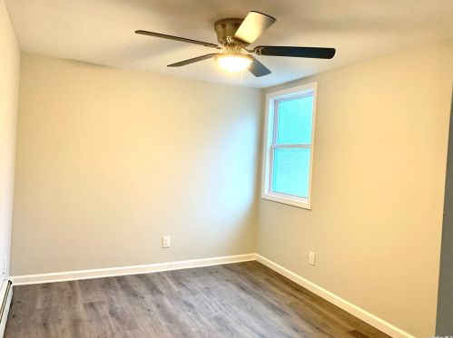 45 Manhasset Rd, Scotts Beach NY  11789-2919 exterior