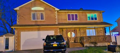 137 Belle Terre Ave, North Lindenhurst, NY 11757-6509