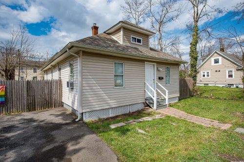 114 1st Ave, Bayshore, NY 11706-6726