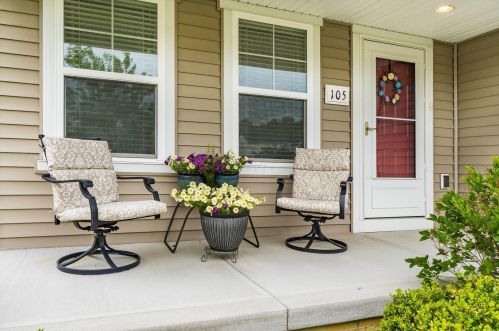 105 Halcyon Dr, Pataskala, OH 43062