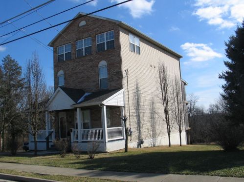 196 Kentucky Dr, Newport, KY 41071-2753