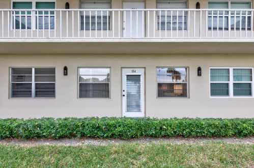 84 Crooked Tree Ln, Vero Beach, FL 32962-3052