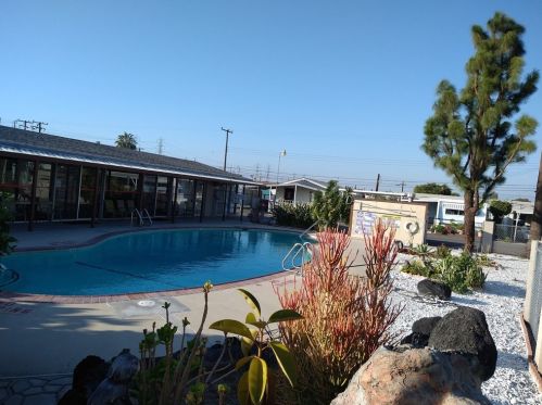 16601 Garfield Ave, Paramount CA  90723-5354 exterior