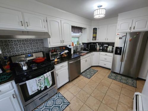 36 Pratt St, Norwich CT  06360-3733 exterior