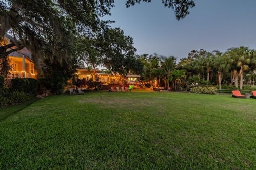 5148 31st Ave, Saint Petersburg FL  33707-5600 exterior