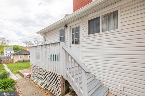 332 Washington Ave, Downingtown PA  19335-2916 exterior