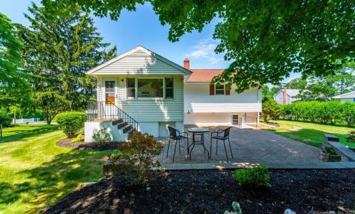 253 Oak Ridge Dr, Middletown CT  06457-1919 exterior