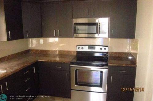 3701 48th Ave, Hollywood FL  33023-6924 exterior