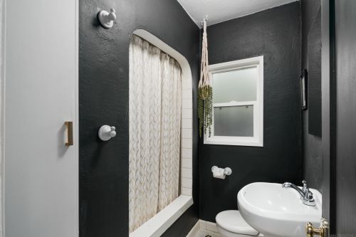 4762 Mountain View Dr, San Diego CA  92116-2250 exterior