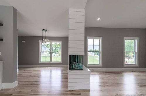 21 Arbor Xing, East Lyme CT  06333-1170 exterior