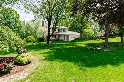 48 Briar Patch Ln, Pleasant Valley, NY 12569-7603