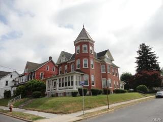363 Broad St, Nazareth, PA 18064-2842