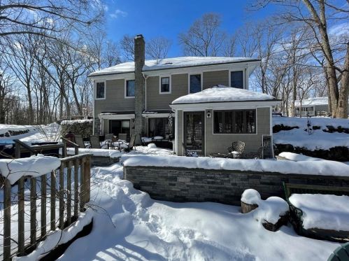 128 Pound Rd, Cumberland RI  02864-2704 exterior