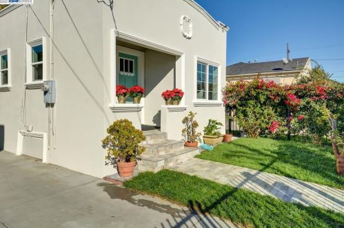 1253 88th Ave, Oakland, CA 94621-1115