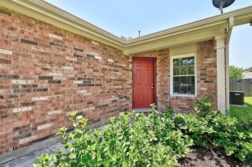 18425 Cloudmore Ln, Webberville, TX 78621-6037