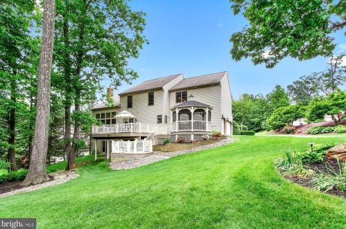306 Deer Path Dr, Red Lion PA  17356-7800 exterior