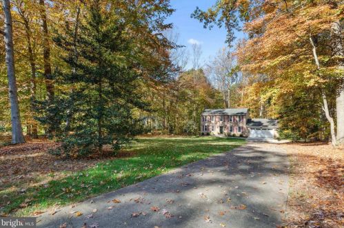 5372 Cleburne Ln, Woodbridge, VA 22192-6034