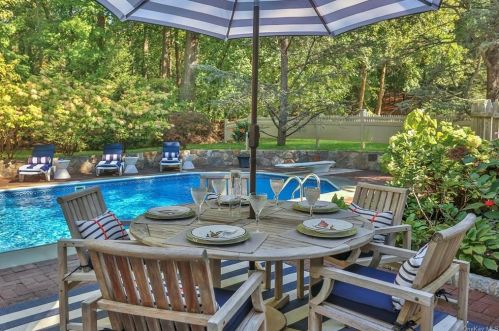 124 Quinn Rd, Briarcliff NY  10510-2133 exterior