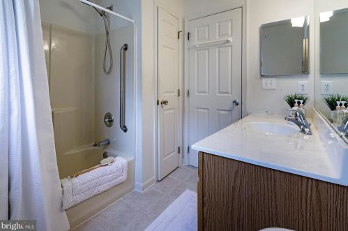 531 Riggs Ave, Berlin Boro NJ  08009-2712 exterior