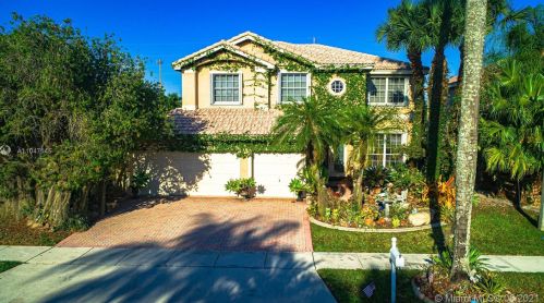 3121 173rd Ter, Hollywood, FL 33029-5580