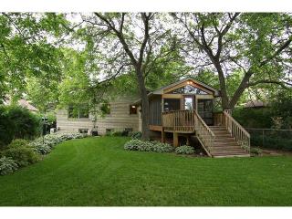 1911 Snelling Ave, Saint Paul, MN 55113-5756
