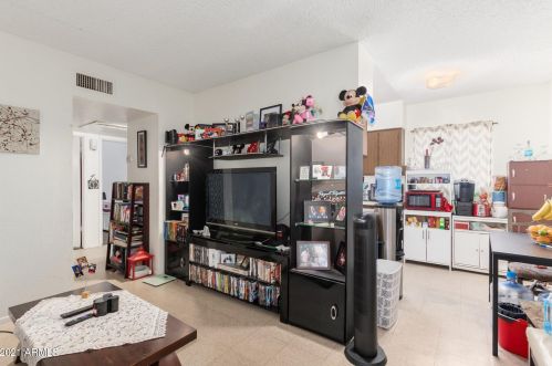 1102 Cheryl Dr, Phoenix AZ 85028-4436 exterior