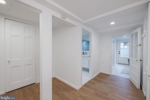 3843 Beecher St, Washington DC 20007-1802 exterior