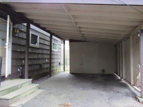 59 Woodland Dr, Groton, CT 06340-4128