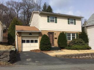 318 Ridge St, Honesdale, PA 18431-1625