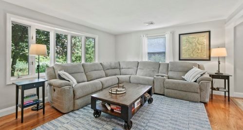 58 Barnard St, Shrewsbury, MA 01545-1506