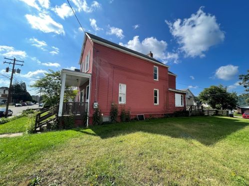 1249 Leishman Ave, New Kensington PA  15068-5650 exterior