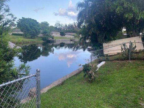 7612 Pine Tree Ln, West Palm Beach, FL 33406-7832