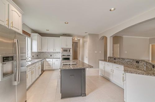 1800 Southwicke Dr, Lewisville TX  75022-8430 exterior