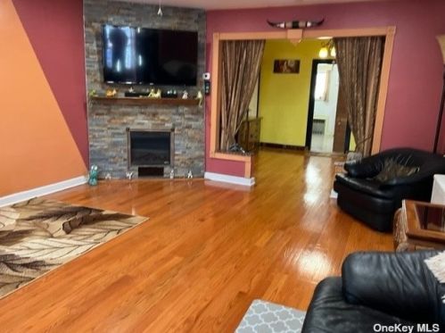 90-23 202nd St, Jamaica, NY 11423-1608