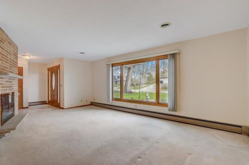 2335 Graylog Ln, Waukesha WI  53151-2921 exterior