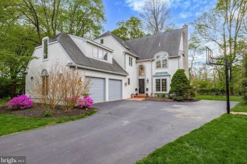 118 Trianon Ln, Ithan, PA 19085-1441
