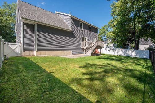 8 Evans Ave, Plaistow NH  03865-2909 exterior